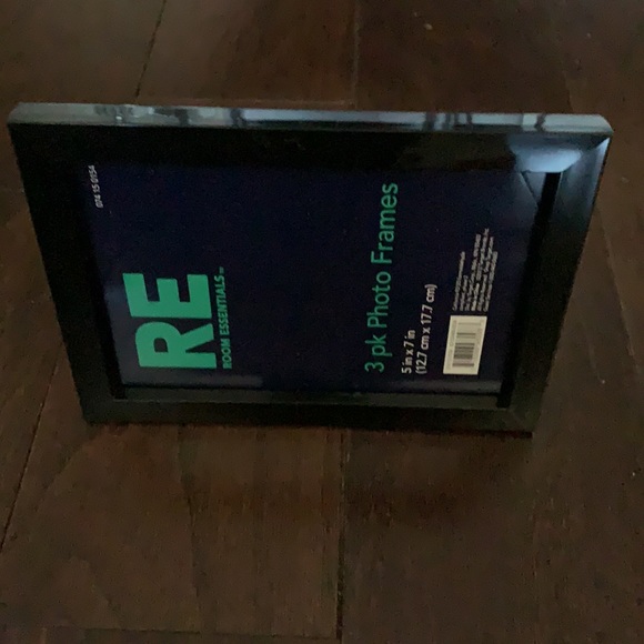 Room Essentials 3 pack of 5x7 inch black frames - Picture 5 of 5